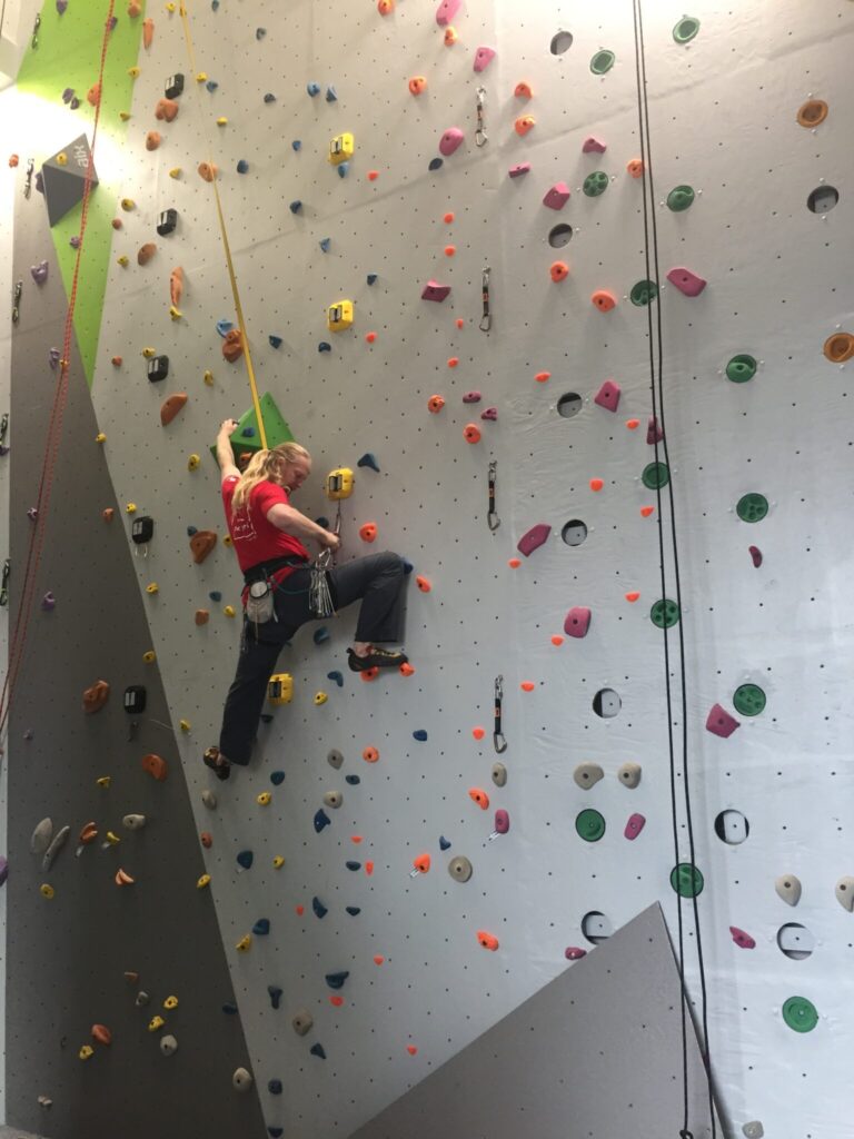 Zakládání na umělé stěně